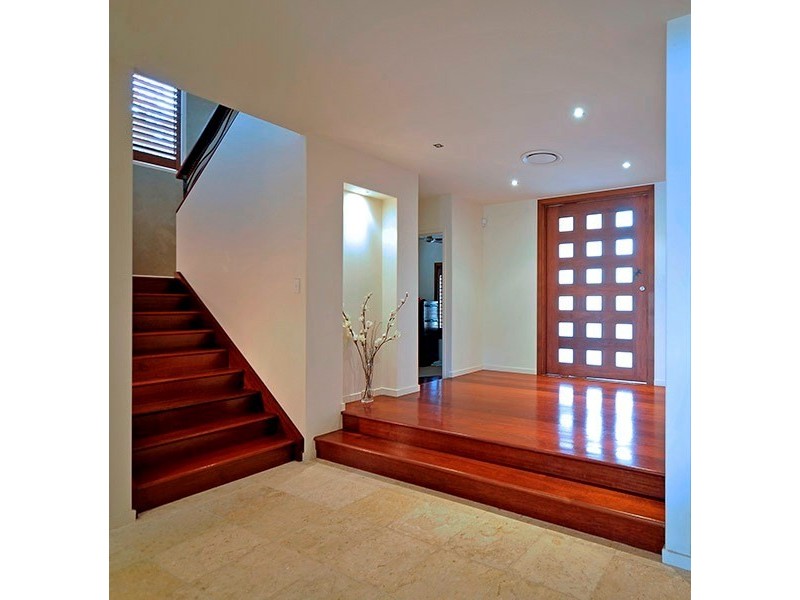 9 Savoy Drive, Broadbeach Waters QLD 4218