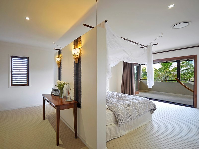 9 Savoy Drive, Broadbeach Waters QLD 4218