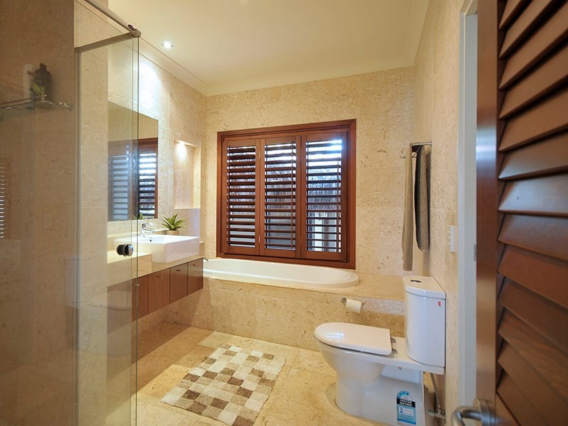 9 Savoy Drive, Broadbeach Waters QLD 4218