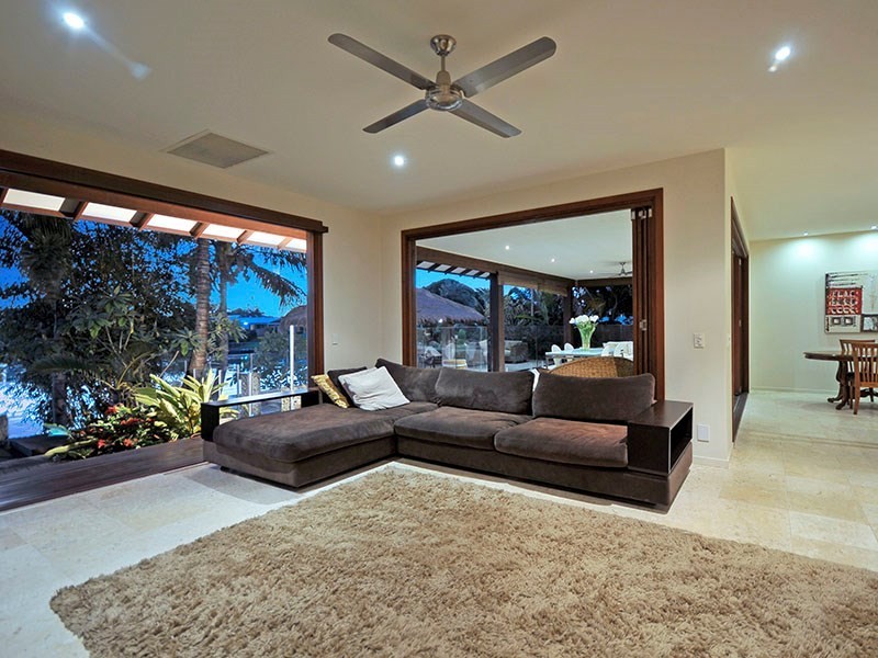 9 Savoy Drive, Broadbeach Waters QLD 4218