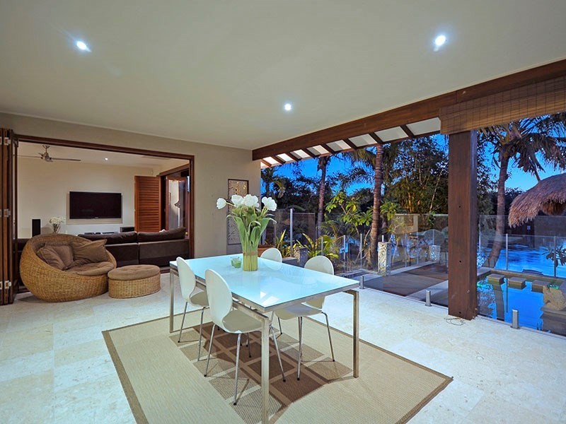 9 Savoy Drive, Broadbeach Waters QLD 4218