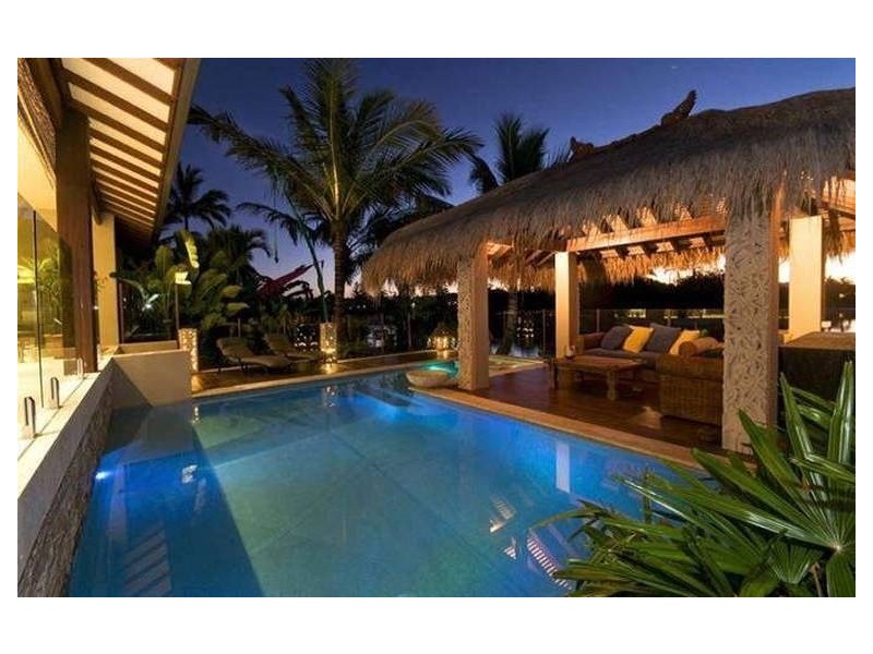 9 Savoy Drive, Broadbeach Waters QLD 4218