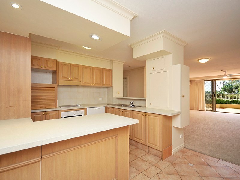 Unit 40/122 Old Burleigh Road, Broadbeach QLD 4218