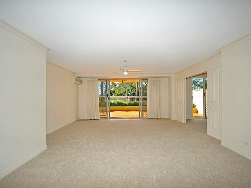 Unit 40/122 Old Burleigh Road, Broadbeach QLD 4218