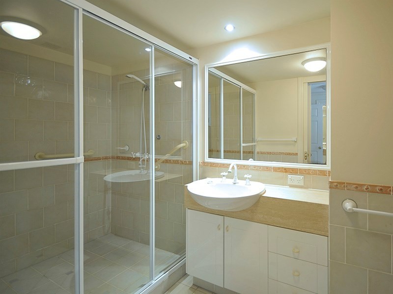 Unit 40/122 Old Burleigh Road, Broadbeach QLD 4218