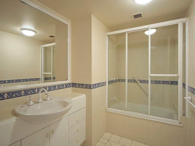 Unit 40/122 Old Burleigh Road, Broadbeach QLD 4218