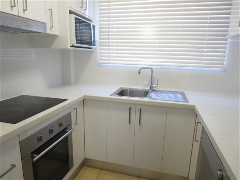 1/14 Oceanic Drive, Mermaid Waters QLD 4218