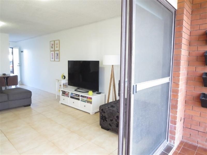 1/14 Oceanic Drive, Mermaid Waters QLD 4218