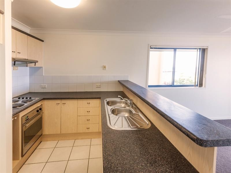 9/550 Marine Parade, Biggera Waters QLD 4216