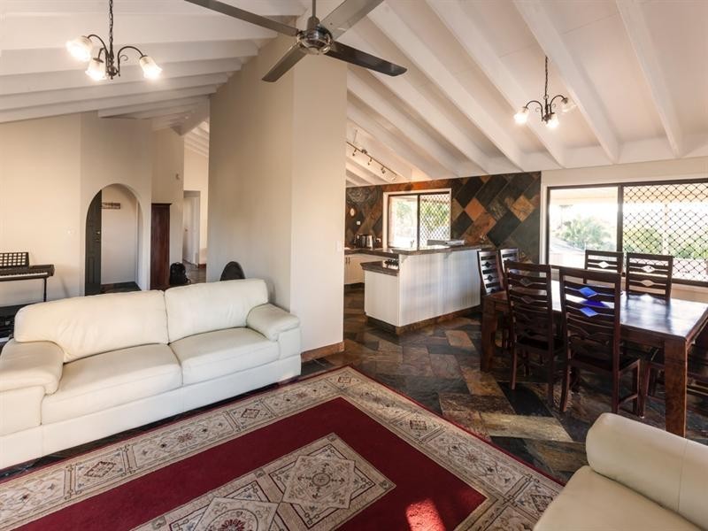 2 Moray Court, Highland Park QLD 4211