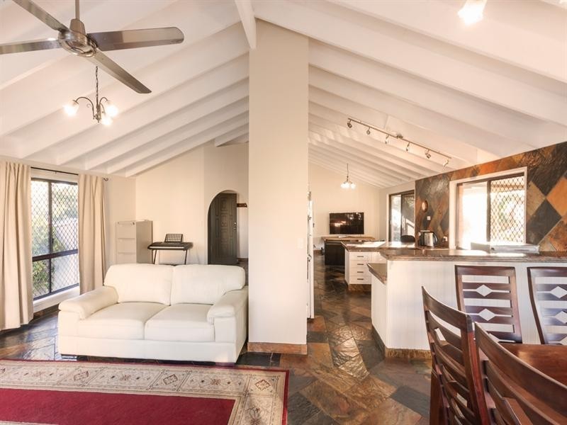 2 Moray Court, Highland Park QLD 4211