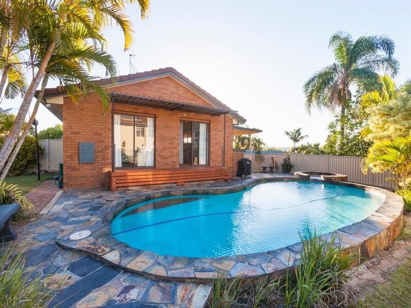 2 Moray Court, Highland Park QLD 4211