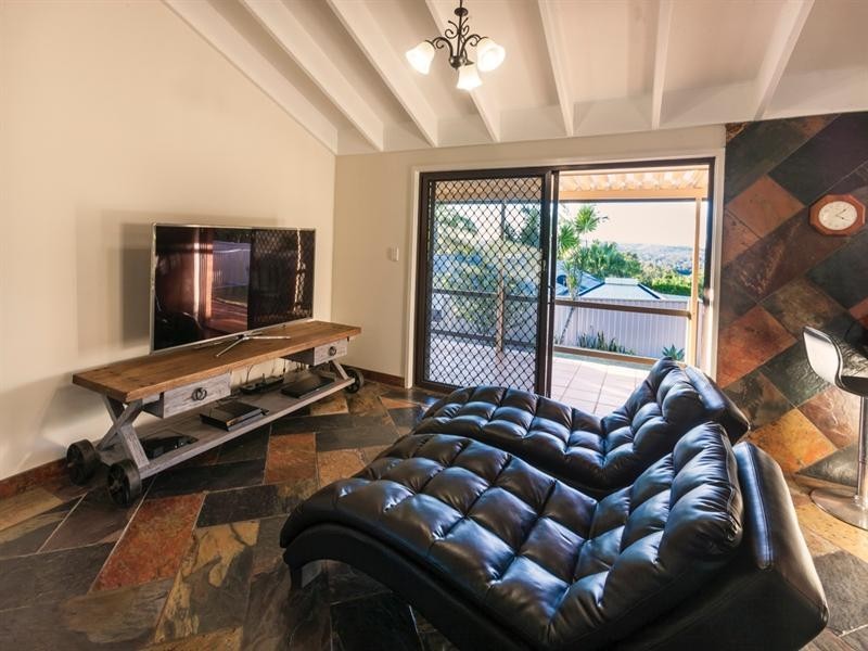 2 Moray Court, Highland Park QLD 4211