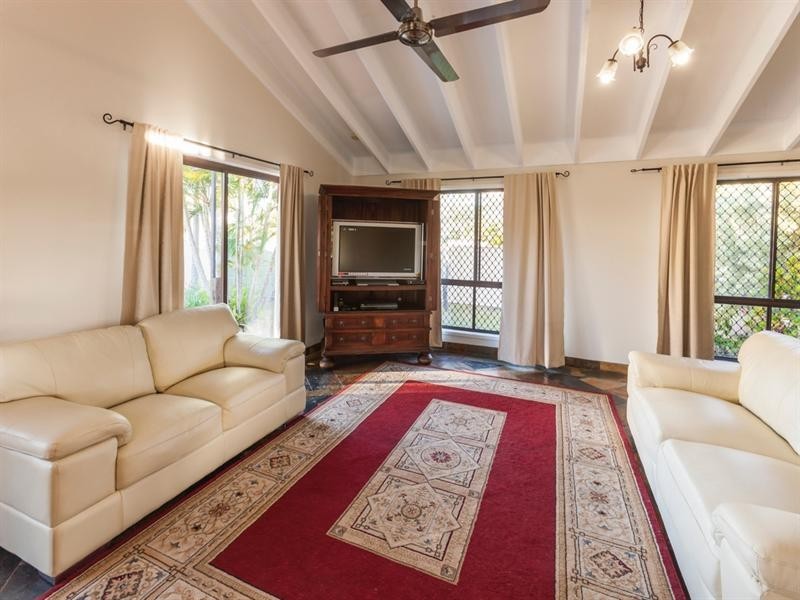 2 Moray Court, Highland Park QLD 4211