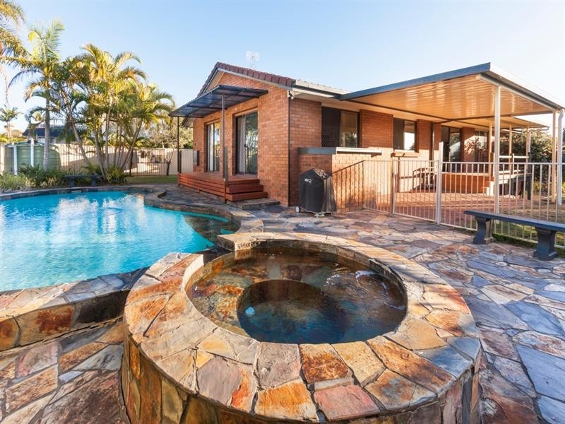 2 Moray Court, Highland Park QLD 4211