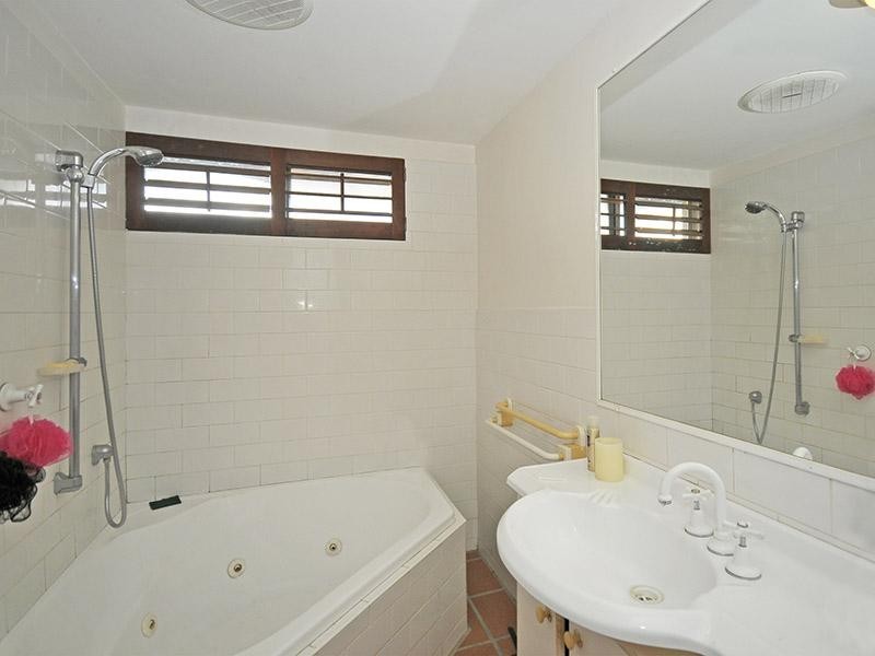 1/196 Hedges Avenue, Mermaid Beach QLD 4218