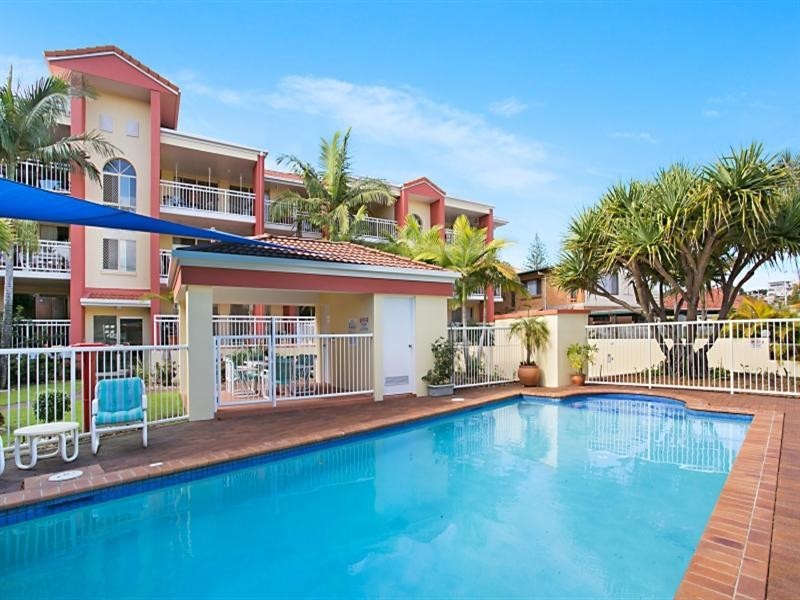 4/2103 Gold Coast Highway, Miami QLD 4220