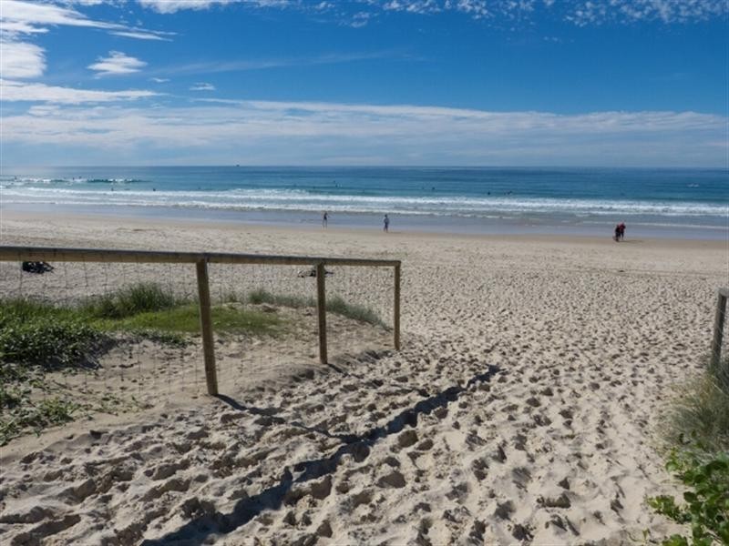 4/2103 Gold Coast Highway, Miami QLD 4220