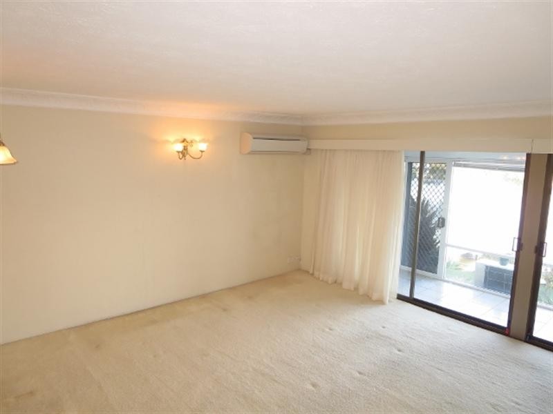 2/4 Bacardi Court, Mermaid Waters QLD 4218