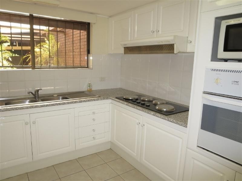 2/4 Bacardi Court, Mermaid Waters QLD 4218