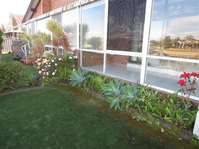 2/4 Bacardi Court, Mermaid Waters QLD 4218