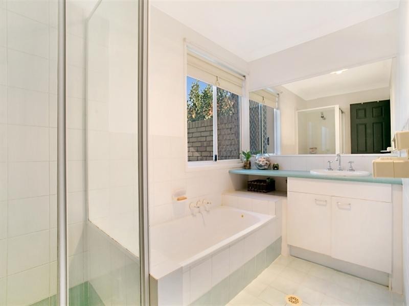 117 Honeyeater Drive, Burleigh Waters QLD 4220