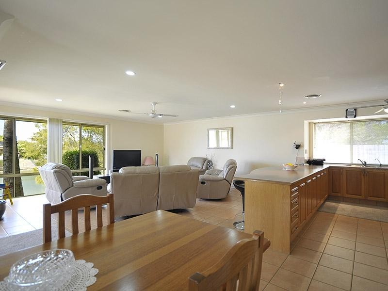 94 Honeyeater Drive, Burleigh Waters QLD 4220