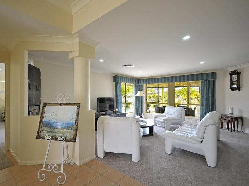 94 Honeyeater Drive, Burleigh Waters QLD 4220