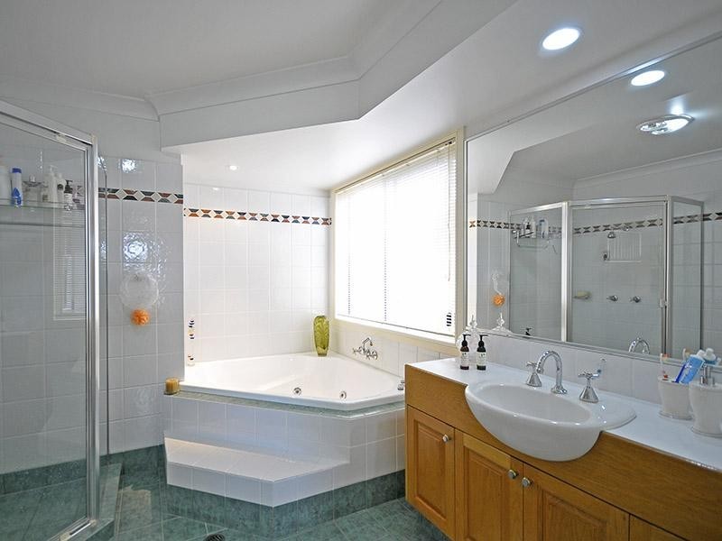 94 Honeyeater Drive, Burleigh Waters QLD 4220