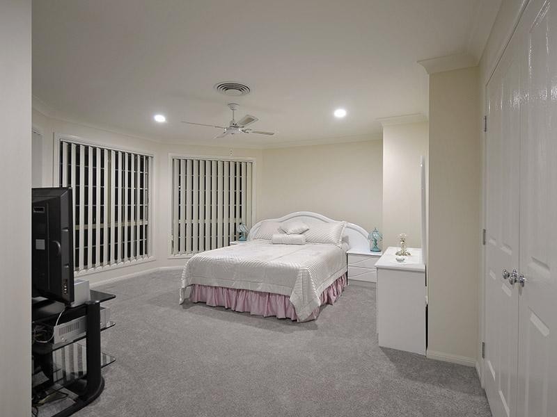 94 Honeyeater Drive, Burleigh Waters QLD 4220