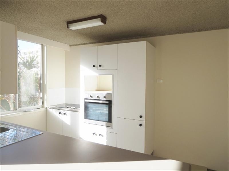 2/10 Frederick Street, Broadbeach QLD 4218