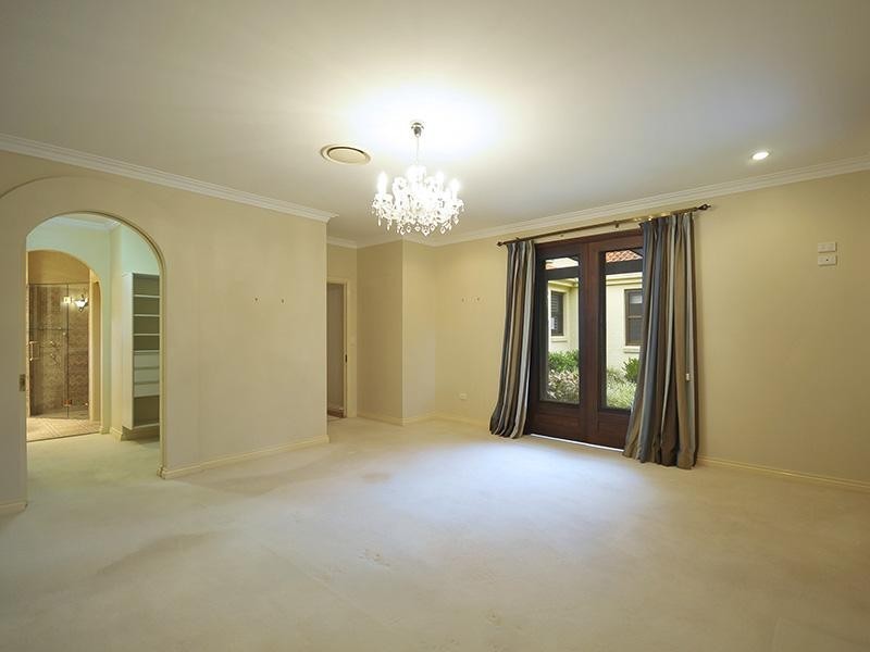 33 Moondance Court, Bonogin QLD 4213