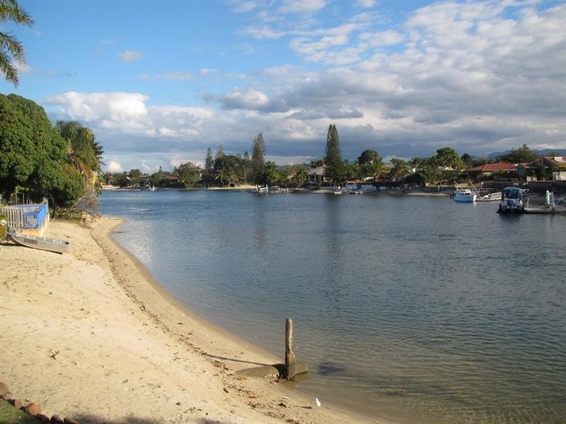 1/2 Orvieto Avenue, Mermaid Waters QLD 4218