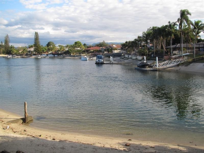 1/2 Orvieto Avenue, Mermaid Waters QLD 4218