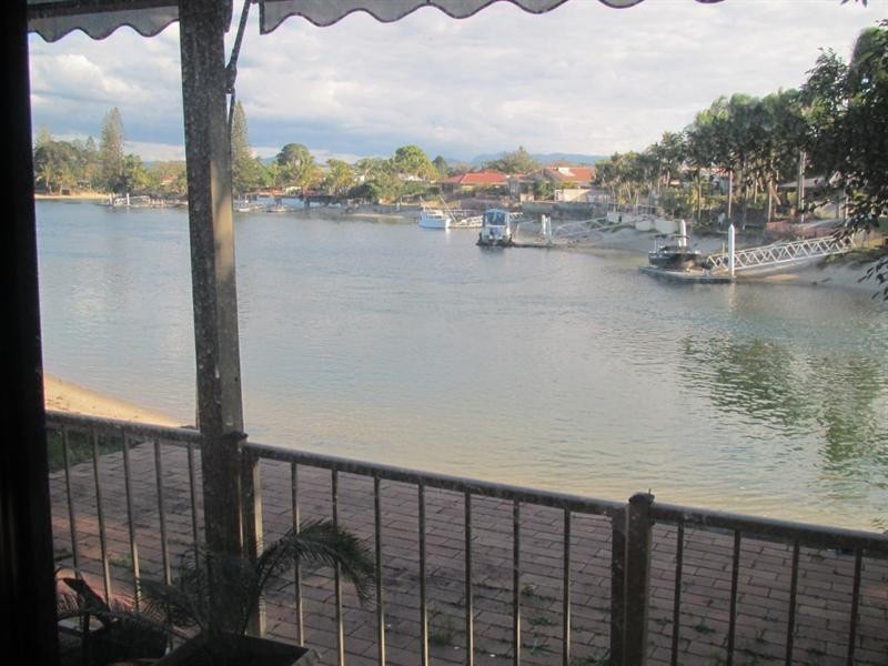 1/2 Orvieto Avenue, Mermaid Waters QLD 4218