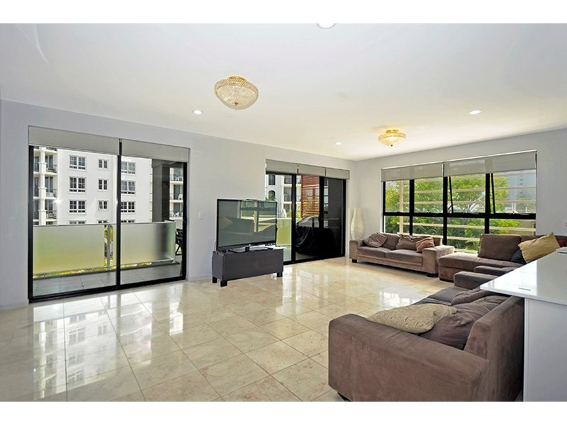 Vivid Apartments 3-5 Beach Parade, Surfers Paradise QLD 4217