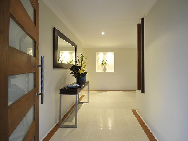 25 Launch Road, Mermaid Waters QLD 4218