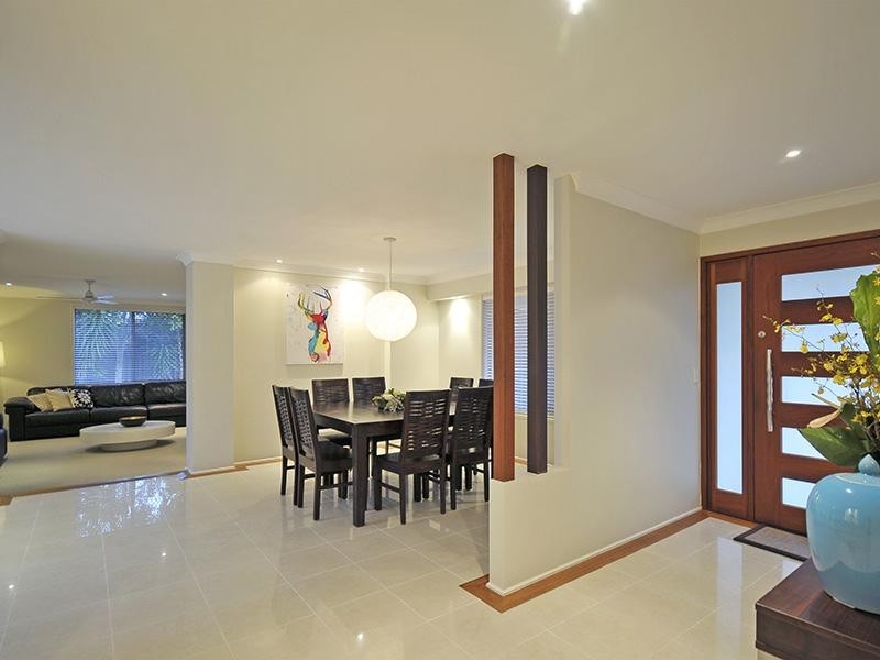 25 Launch Road, Mermaid Waters QLD 4218