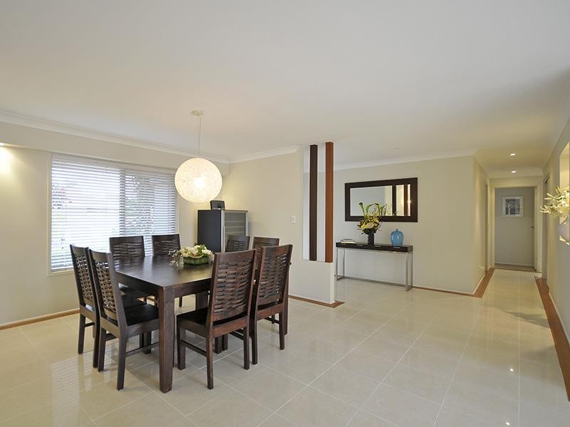 25 Launch Road, Mermaid Waters QLD 4218