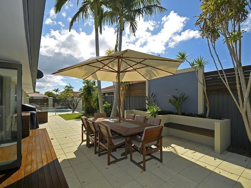 25 Launch Road, Mermaid Waters QLD 4218