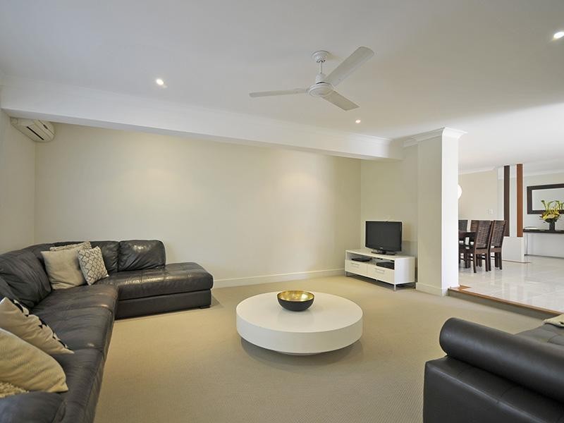 25 Launch Road, Mermaid Waters QLD 4218