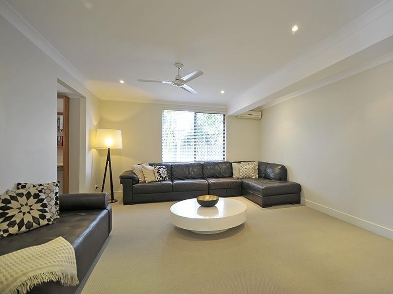 25 Launch Road, Mermaid Waters QLD 4218