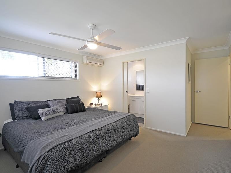 25 Launch Road, Mermaid Waters QLD 4218