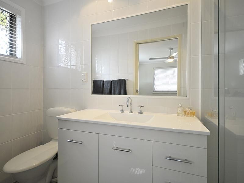 25 Launch Road, Mermaid Waters QLD 4218