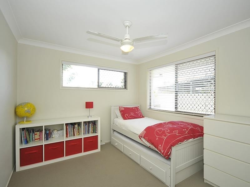 25 Launch Road, Mermaid Waters QLD 4218