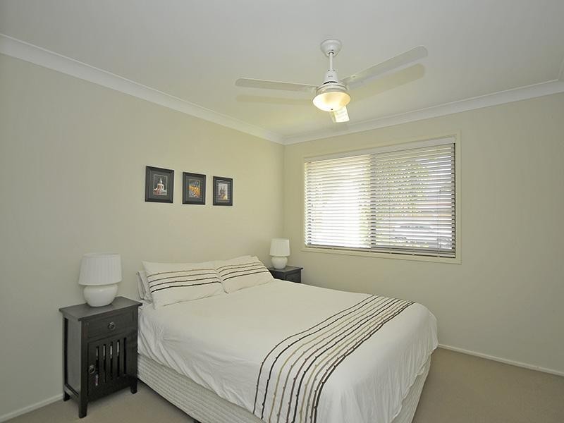 25 Launch Road, Mermaid Waters QLD 4218