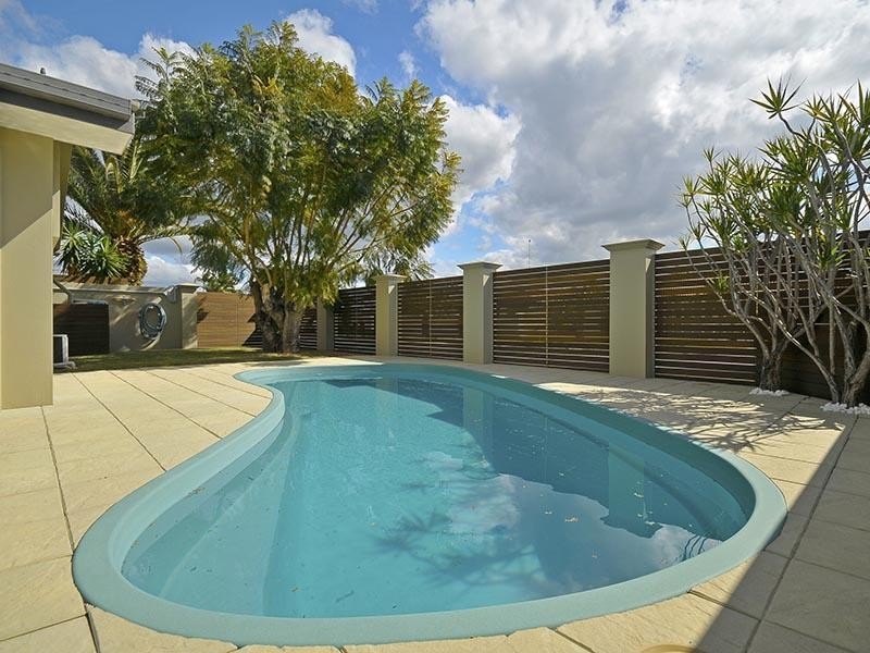 25 Launch Road, Mermaid Waters QLD 4218