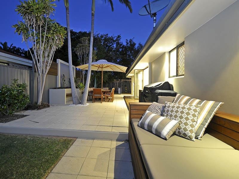 25 Launch Road, Mermaid Waters QLD 4218