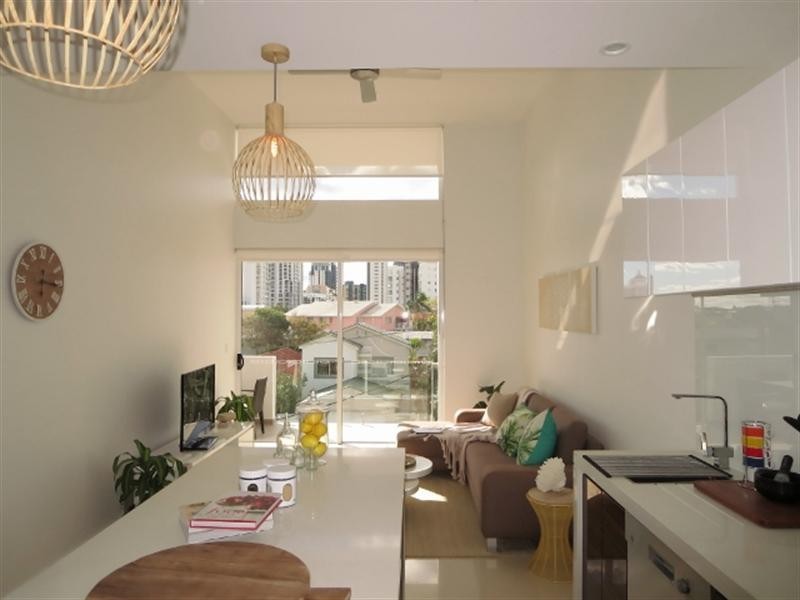 305/46-48 Peerless Avenue, Mermaid Beach QLD 4218