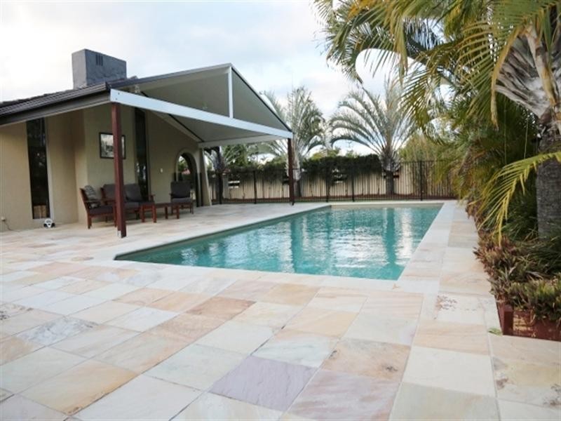 75 Clear Island Road, Broadbeach Waters QLD 4218